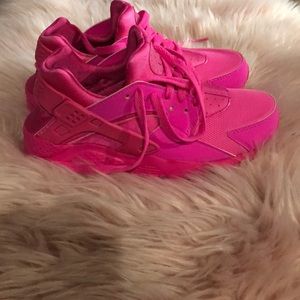 Nike Huarache ~ Pink Tennis Shoe